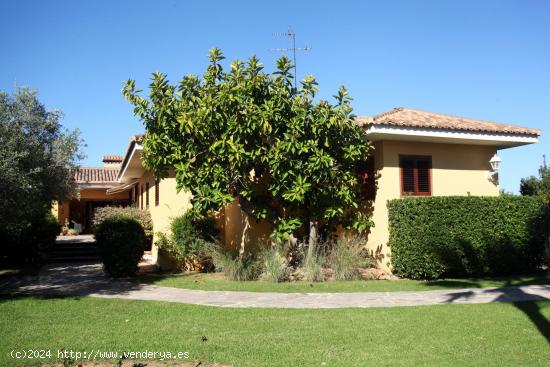 Chalet en la urbanización Mas Camarena - VALENCIA