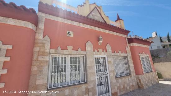 CHALET INDEPENDIETE EN ZONA DE LEVANTE - ALICANTE