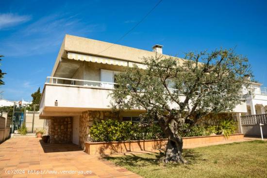 MAGNIFICO CHALET CON 1.051 M2 DE PARCELA. - TARRAGONA