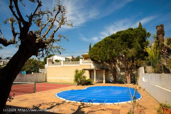 MAGNIFICO CHALET CON 1.051 M2 DE PARCELA. - TARRAGONA