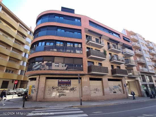 Local Comercial  muy céntrico con muchas posibilidades - BARCELONA