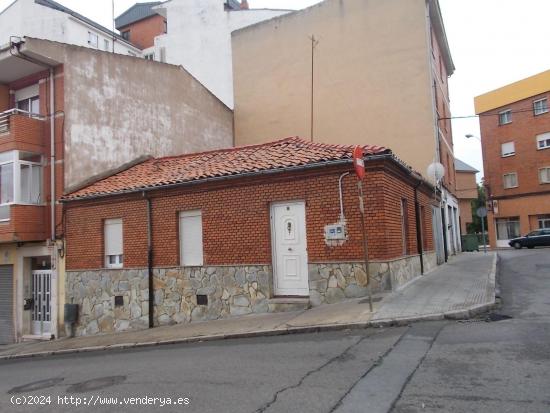  CASA EN VENTA EN CALLE JUAN  DE JUNI - LEON - LEON 