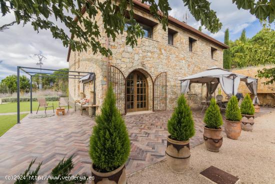 VILLA DE LUJO EN UN ENTORNO DE ENSUEÑO, BIAR - ALICANTE