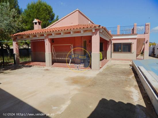 BONITO CHALET EN FONT DE LA FIGUERA (VALENCIA) - VALENCIA