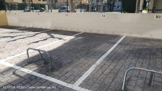 Garajes a la venta en la playa de Guardamar de la Safor en edificio Naranjos II - VALENCIA