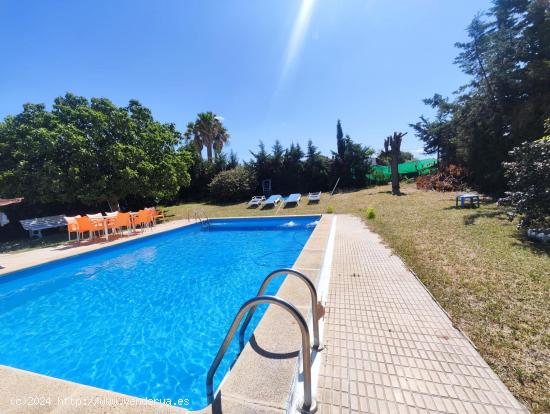 SE VENDE CHALET CON PISCINA EN EL PINAR DE LOS FRANCESES, SEGREGADO - CADIZ