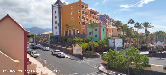 Amplia y moderna villa adosada con piscina privada - SANTA CRUZ DE TENERIFE