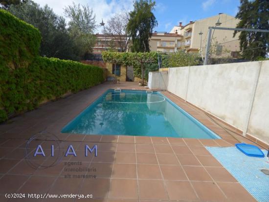 Casa en el centro de Malgrat con jardín y piscina - BARCELONA