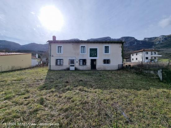 CASA DE PUEBLO CON 3900 M2 DE TERRENO URBANO - BURGOS