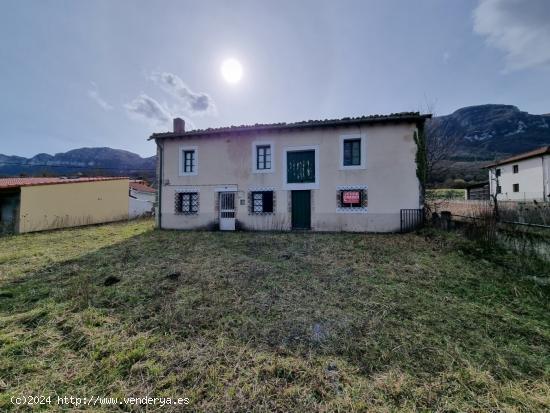 CASA DE PUEBLO CON 3900 M2 DE TERRENO URBANO - BURGOS