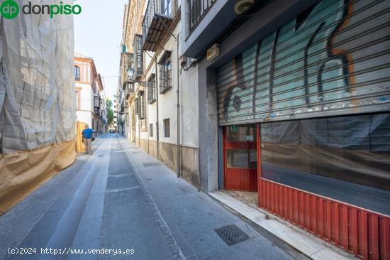 estupendo local comercial con persiana a dos calles Buensuceso y Paz - GRANADA