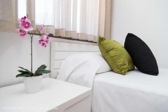 Apartamento de 2 dormitorios en alquiler en Campanar, Valencia - VALENCIA