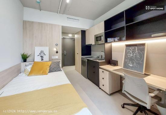  Cama en habitación compartida en alquiler en Extramurs, Valencia - VALENCIA 