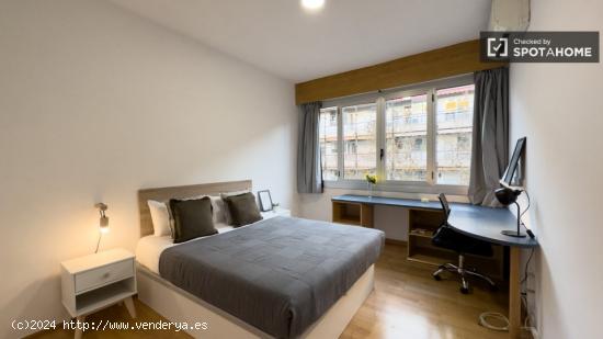 Habitaciones en alquiler en piso de 6 habitaciones en Sarrià-Sant Gervasi - BARCELONA