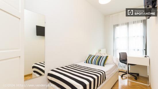 Habitación amueblada con calefacción en un apartamento de 8 dormitorios, Cuatro Caminos - MADRID