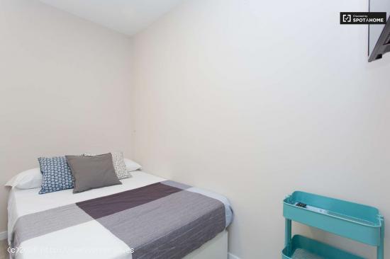 Vivienda con escritorio en apartamento de 7 dormitorios, Malasaña - MADRID