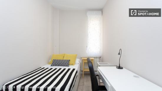 Vivienda con escritorio en apartamento de 7 dormitorios, Malasaña - MADRID