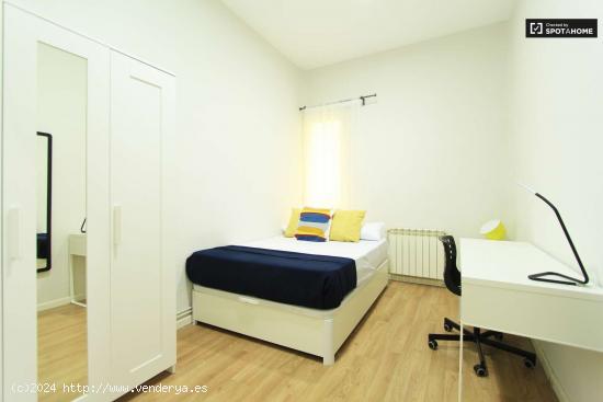 Acogedora habitación con llave independiente en apartamento de 6 dormitorios, Salamanca - MADRID