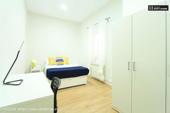  Elegante habitación con escritorio en un apartamento de 6 dormitorios, Salamanca - MADRID 