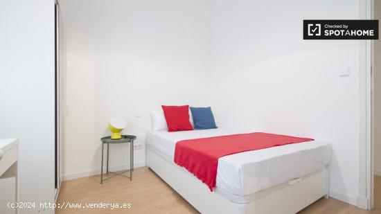 Linda habitación con llave en el apartamento Moncloa de 10 habitaciones - MADRID