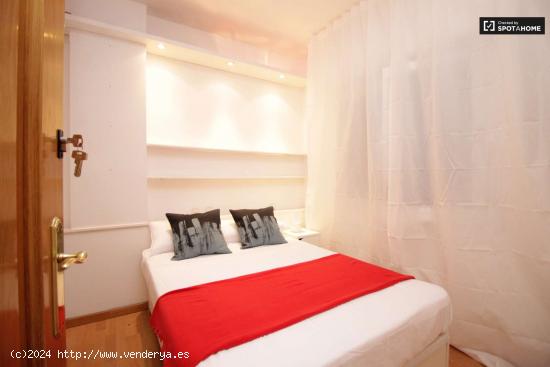 Encantadora habitación con cama matrimonial en renta en Zona Universitaria - BARCELONA