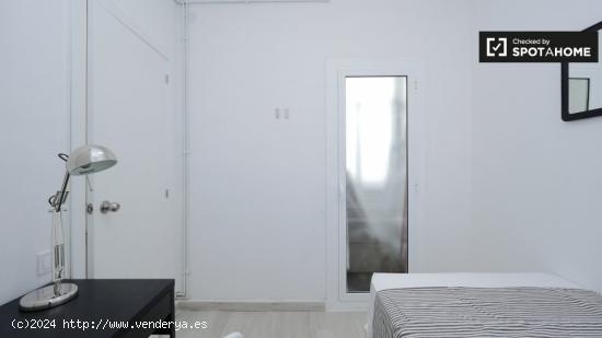 Habitación amueblada en apartamento de 7 dormitorios, Horta-Guinardó - BARCELONA