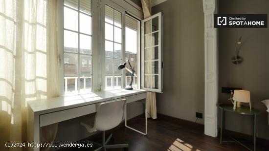 Preciosa habitación con cama doble en alquiler en Gràcia - BARCELONA