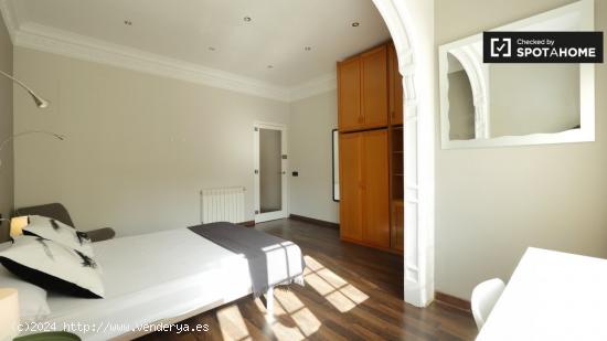 Preciosa habitación con cama doble en alquiler en Gràcia - BARCELONA