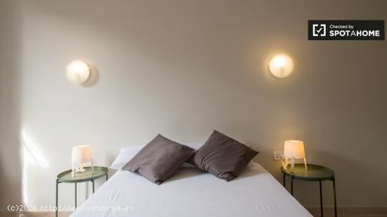 Habitación luminosa en apartamento de 6 dormitorios, L'Esquerra de l'Eixample - BARCELONA