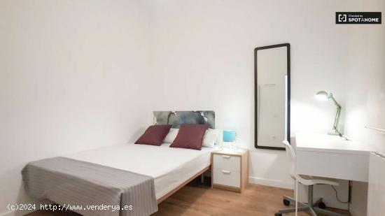 Se alquila habitación moderna en apartamento de 7 dormitorios en L'Esquerra de L'Eixample, Barcelon