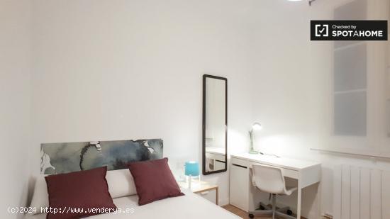 Se alquila habitación moderna en apartamento de 7 dormitorios en L'Esquerra de L'Eixample, Barcelon