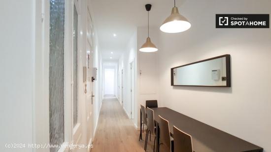 Se alquila habitación moderna en apartamento de 7 dormitorios en L'Esquerra de L'Eixample, Barcelon