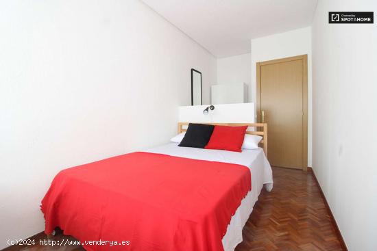 Acogedora y luminosa habitación en alquiler en un apartamento de 8 dormitorios en Plaza de Castilla