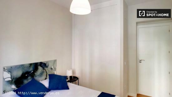 Habitación luminosa en alquiler en apartamento de 6 dormitorios en Retiro - MADRID