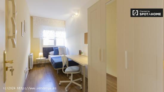 Habitación soleada en apartamento de 5 dormitorios en Puerta del Ángel. - MADRID