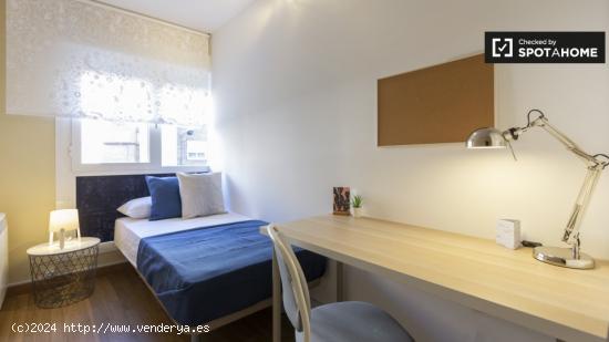 Habitación soleada en apartamento de 5 dormitorios en Puerta del Ángel. - MADRID