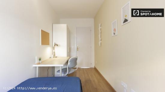 Habitación soleada en apartamento de 5 dormitorios en Puerta del Ángel. - MADRID