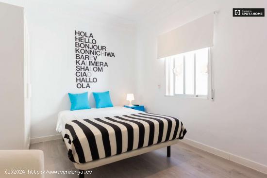 Cómoda habitación con escritorio en piso compartido, Cuatro Caminos. - MADRID