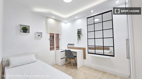 Habitación en piso compartido en Granada - GRANADA