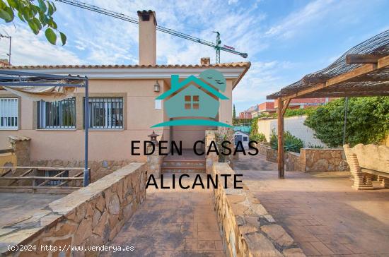  Chalet adosado con 4 dormitorios, 2 plantas con parcela privada en Valle Dorado - ALICANTE 