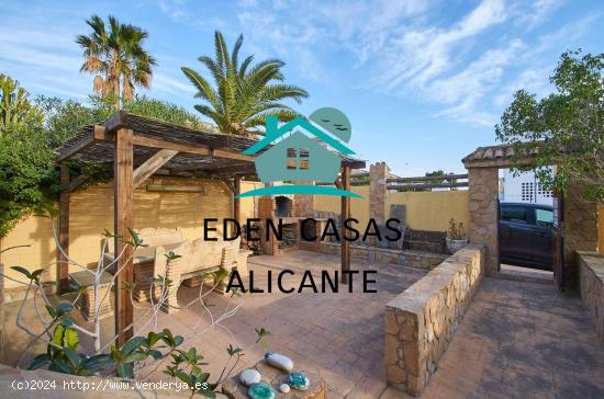 Chalet adosado con 4 dormitorios, 2 plantas con parcela privada en Valle Dorado - ALICANTE