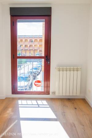 Estupenda vivienda calidades de primera a estrenar en Plaza del Portillo - ZARAGOZA