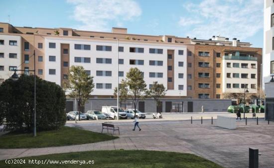 Piso bajo con jardín y terraza en venta en Nuevo Artica. Construcción moderna y eficiente. - NAVAR