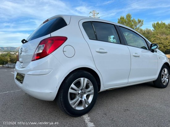 Opel Corsa 1.2 - 