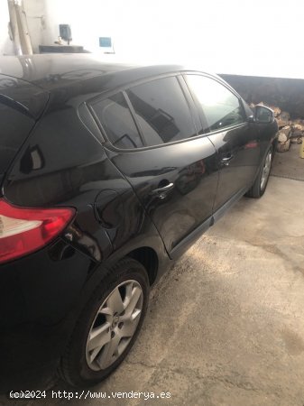 Renault Megane Autentiq de 2011 con 280.000 Km por 3.500 EUR. en Jaen