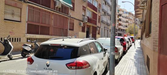 SE VENDE LOCAL PARA GARAJES / POSIBILIDAD 18 GARAJES  Y TRASTEROS /FRENTE HOSPITAL - ALICANTE