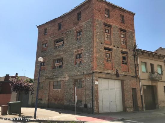 EDIFICIO PARA RESTAURAR EN MUY BUENA ZONA DE CALAF - BARCELONA