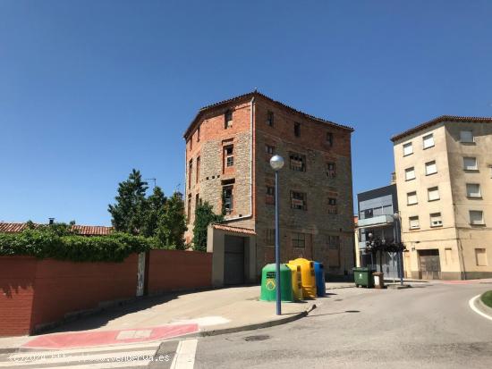 EDIFICIO PARA RESTAURAR EN MUY BUENA ZONA DE CALAF - BARCELONA