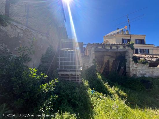 Masia para actualizar dentro del pueblo de Montbui, con jardín y terraza por 80.000 - BARCELONA