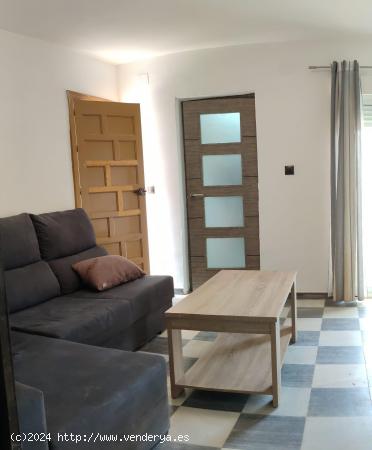 VENTA EN MACAEL , ALMERÍA DE CASA SEMIREFORMADA PARA ENTRAR A VIVIR. - ALMERIA